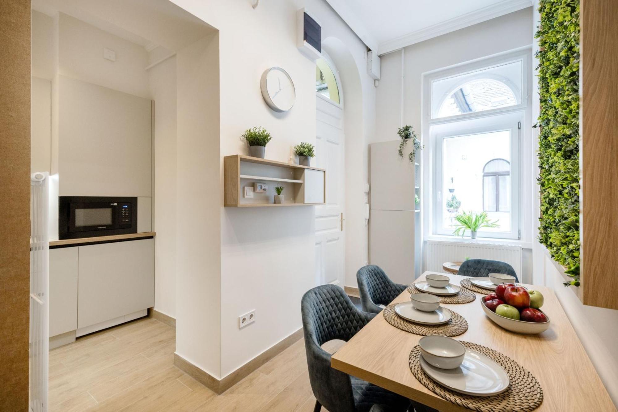 Apartamento Sleek Downtown Living Budapest Exterior foto