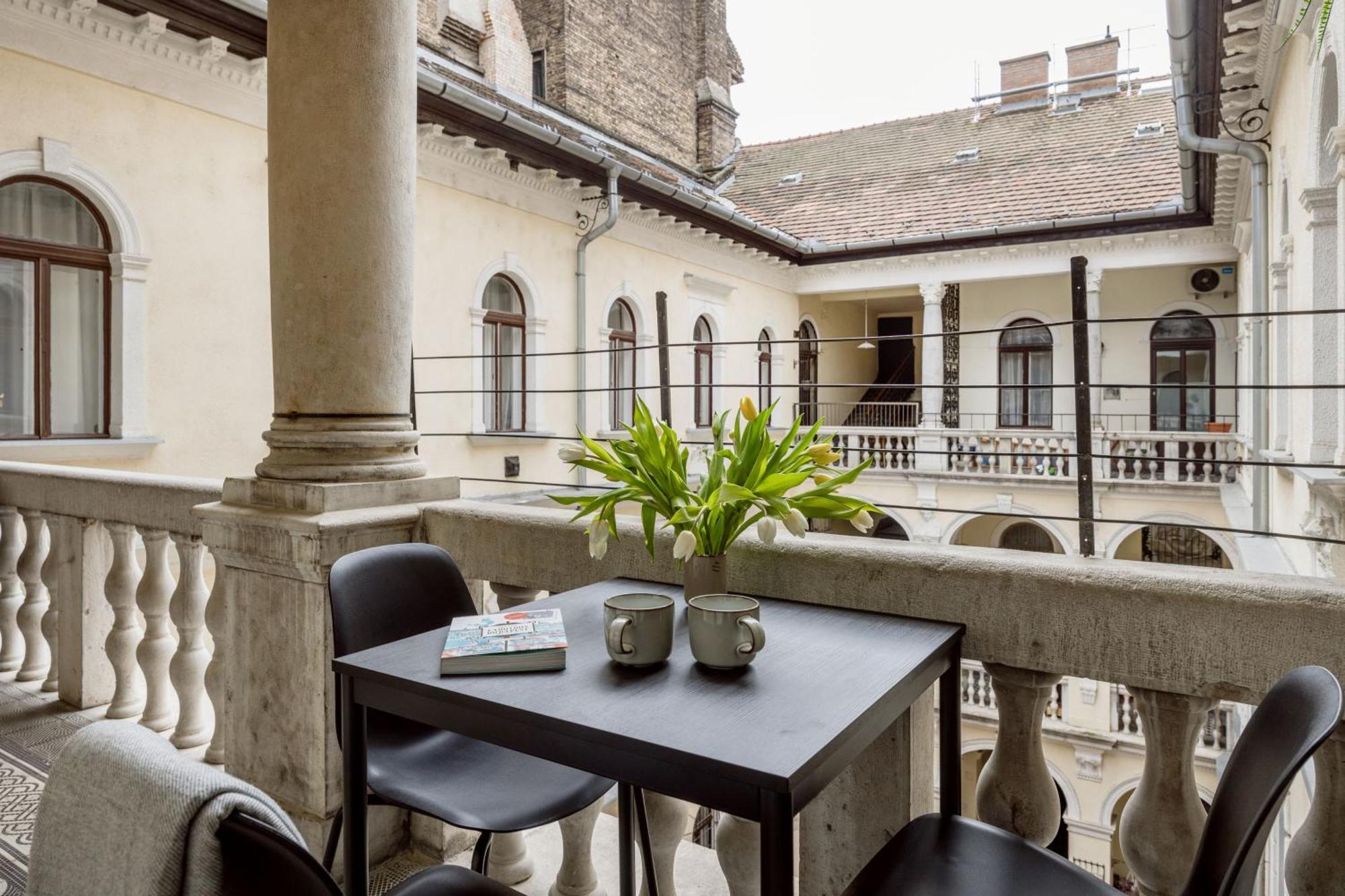 Apartamento Sleek Downtown Living Budapest Exterior foto